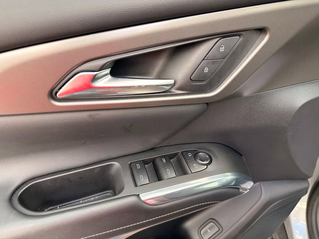 Used 2025 Chevrolet Traverse LT AWD/4WD image 23