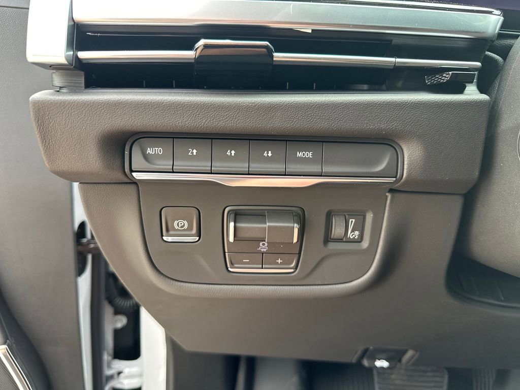 New 2026 Cadillac Escalade ESV Luxury w/ LPO, Floor Liner Package AWD/4WD image 34