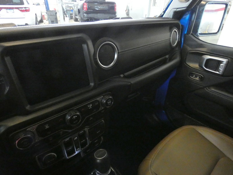Used 2021 Jeep Gladiator Overland w/ Popular Equipment Package AWD/4WD image 12