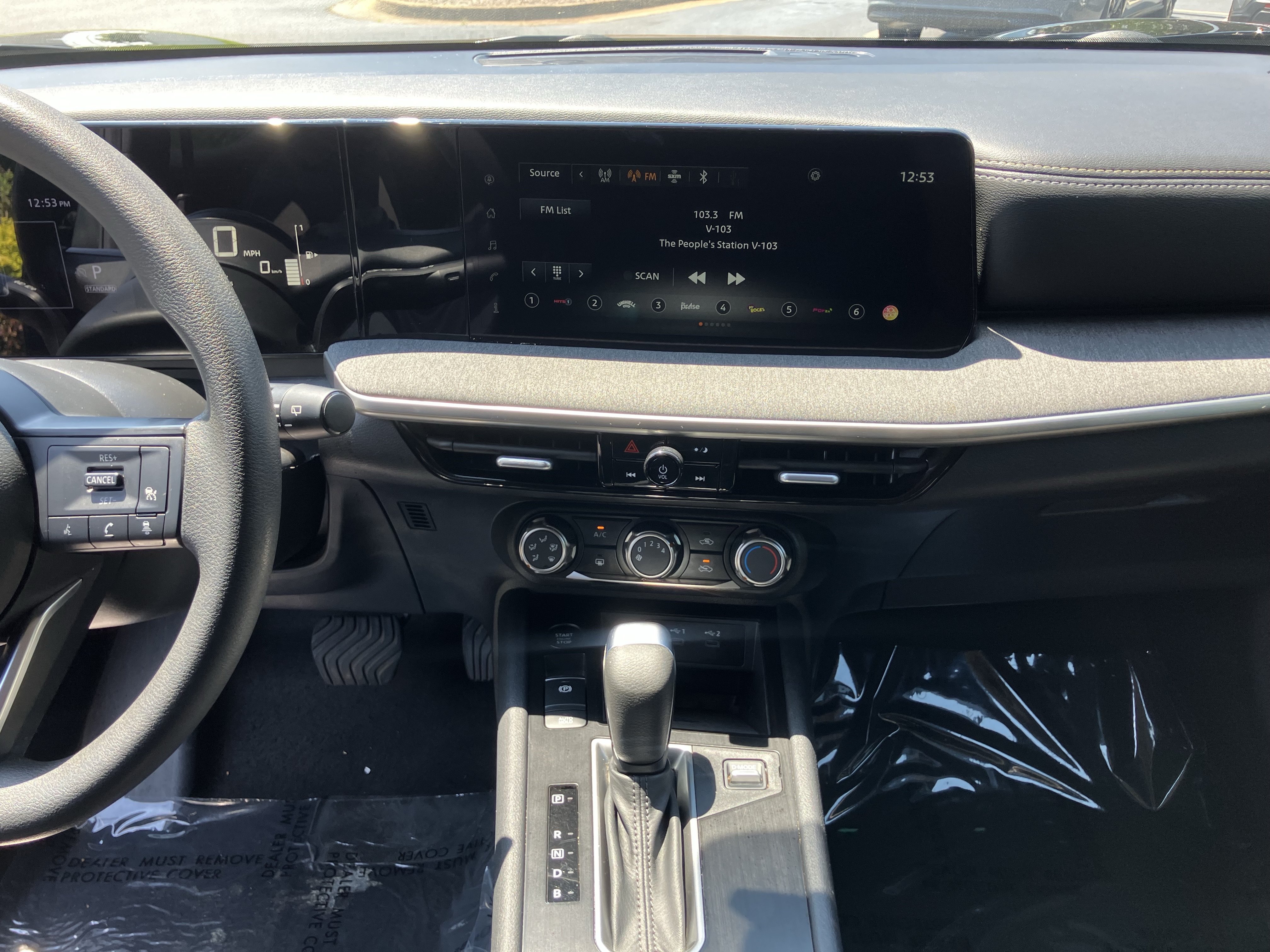 Used 2025 Nissan Kicks SV FWD image 25