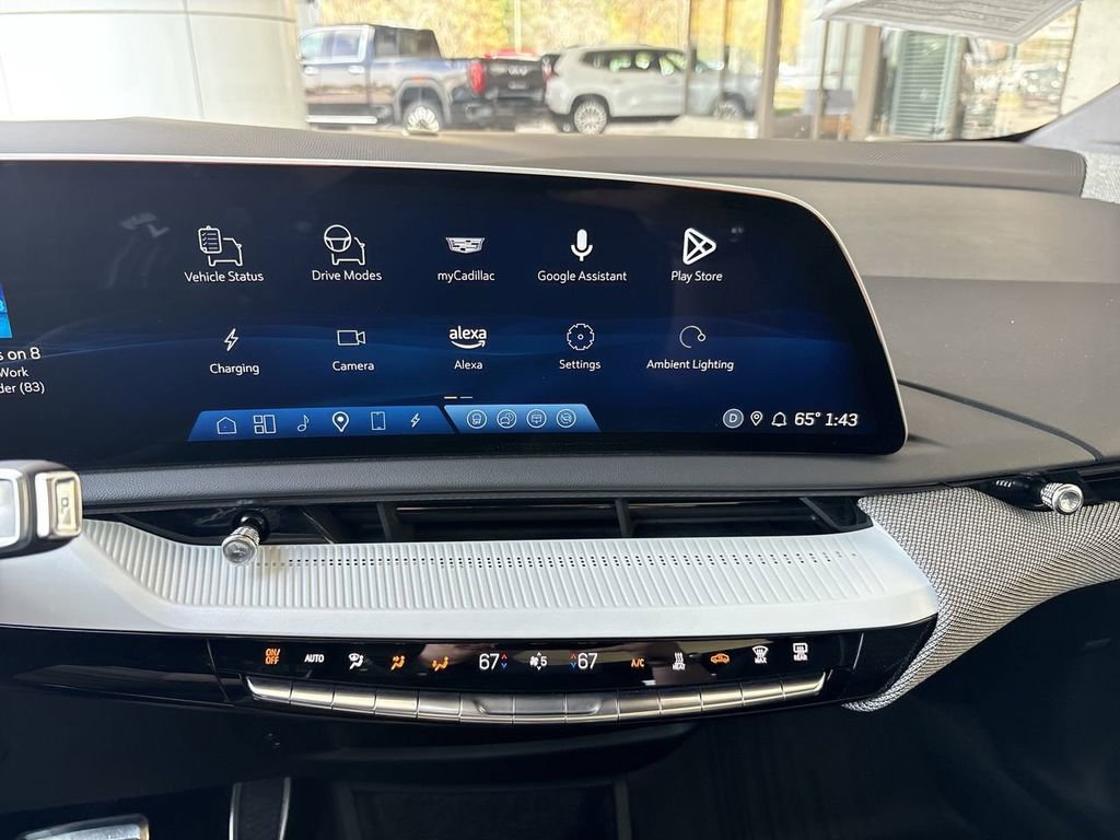 Certified 2025 Cadillac Optiq Luxury 2 w/ LPO, Floor Liner Package image 13