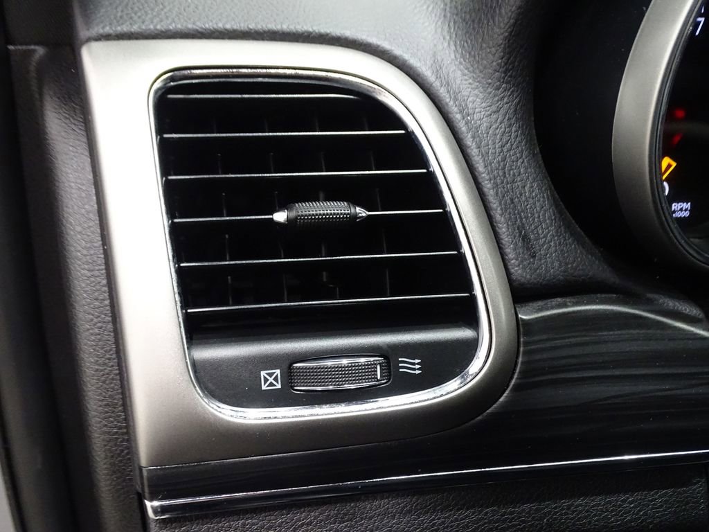 Used 2019 Jeep Grand Cherokee Limited image 19