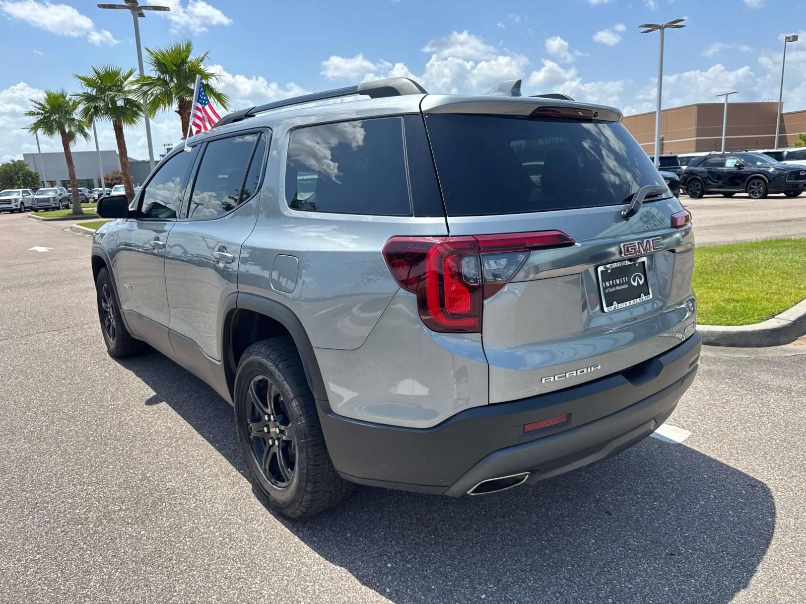 Used 2023 GMC Acadia AT4 w/ Technology Package AWD/4WD image 8