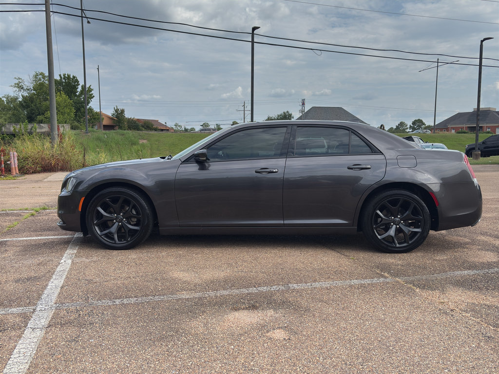Used 2023 Chrysler 300 S RWD image 4