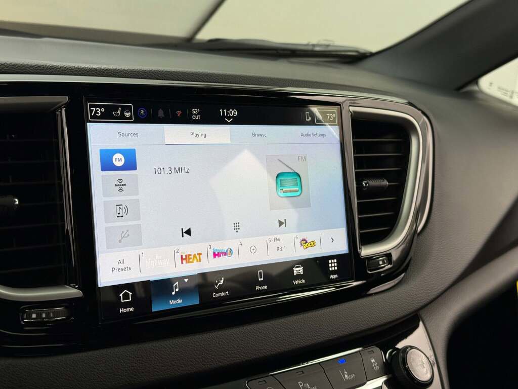 New 2026 Chrysler Voyager LX image 25