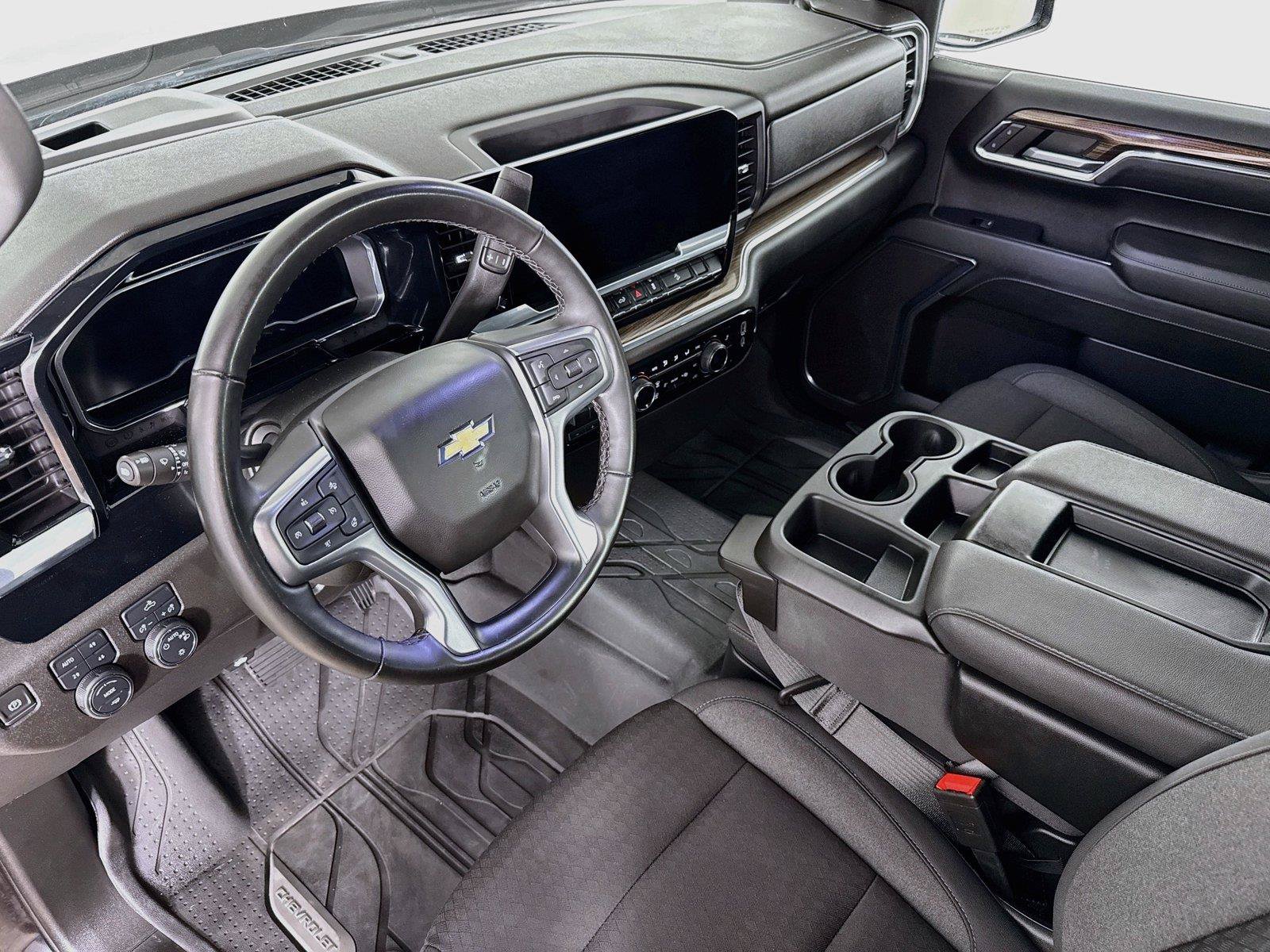 Used 2024 Chevrolet Silverado 1500 LT w/ Z71 Off-Road Package AWD/4WD image 11