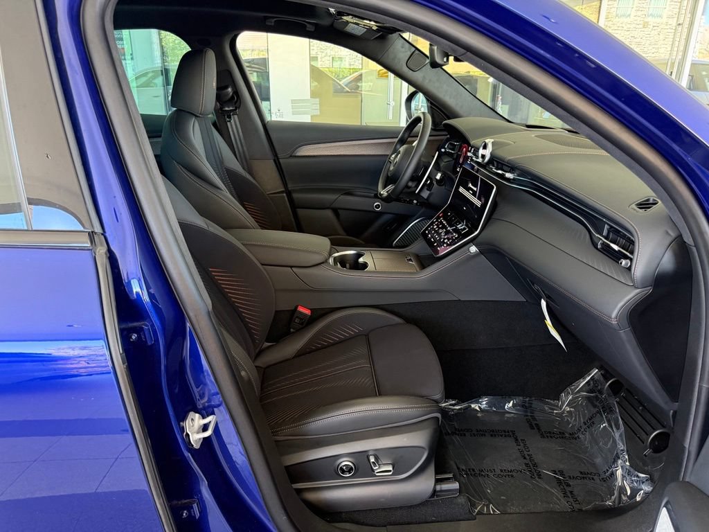 Certified 2025 Maserati Grecale Folgore AWD/4WD image 12