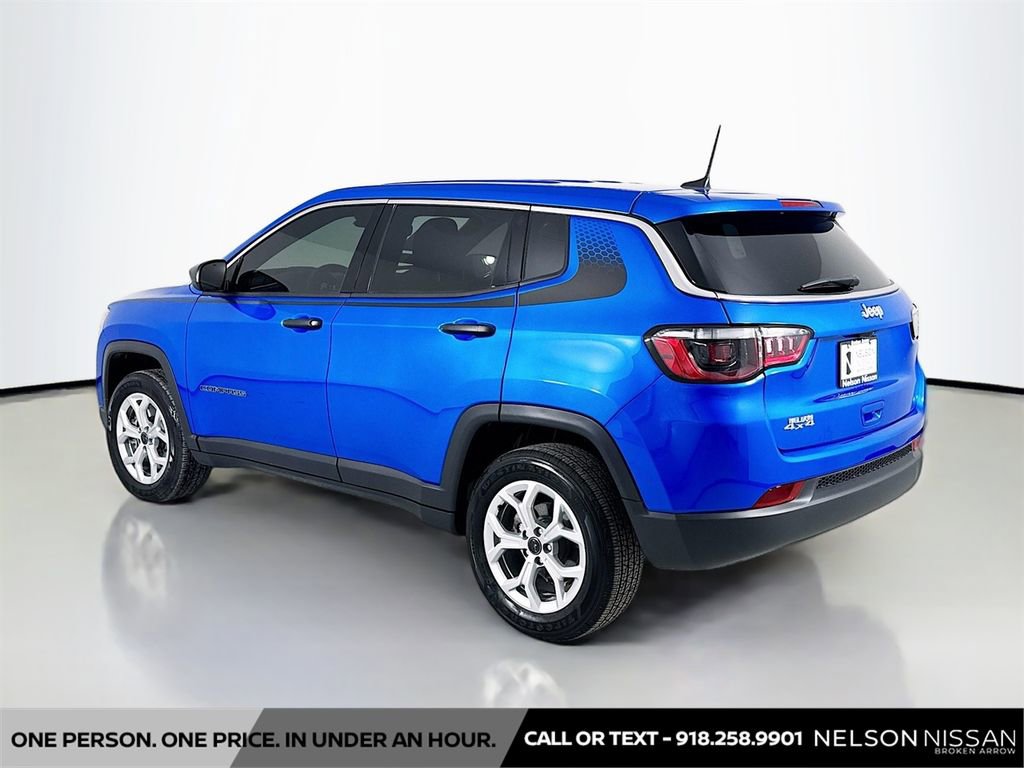 Used 2025 Jeep Compass Sport w/ Mopar Graphics Package image 7