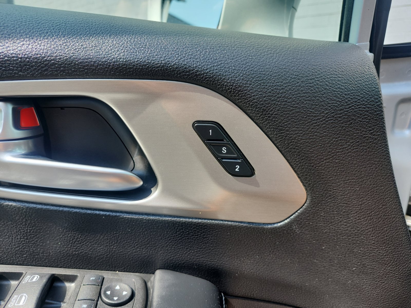 Used 2022 Chrysler Pacifica Limited w/ S Appearance Package FWD image 16