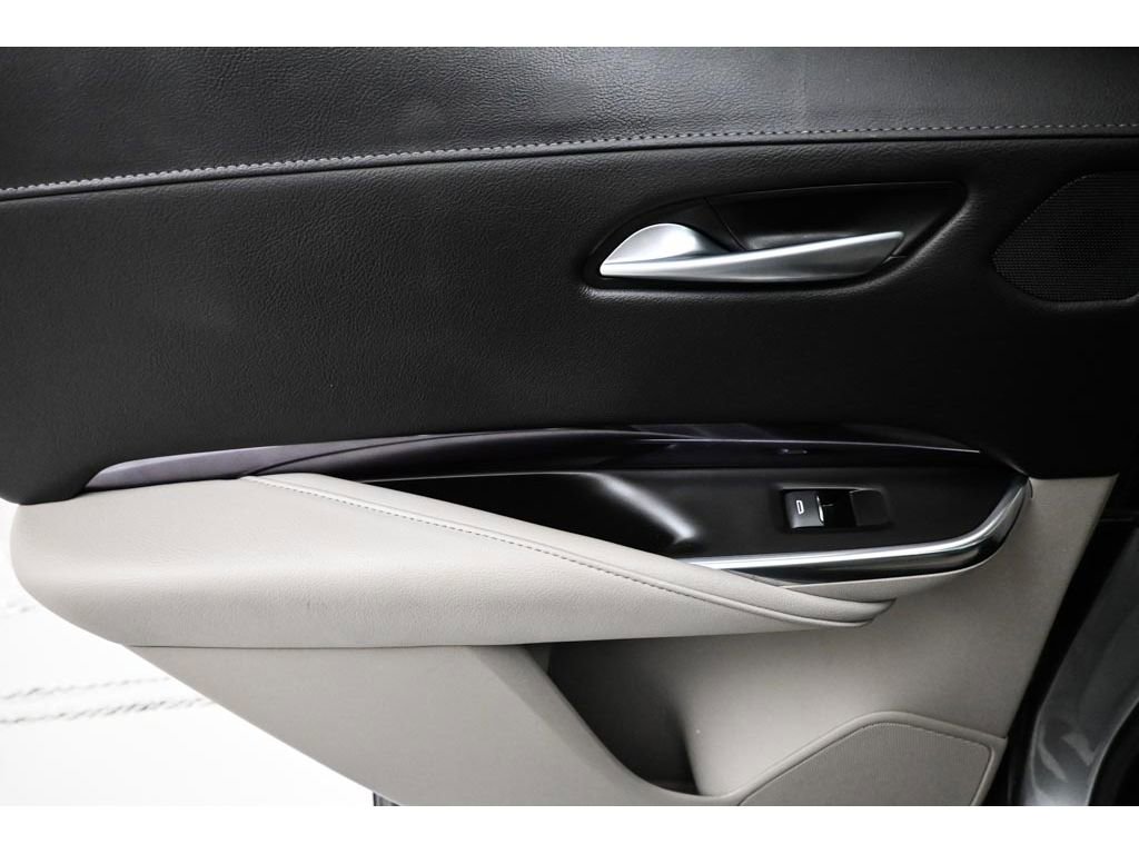 Used 2023 Cadillac XT4 Luxury w/ Cold Weather Package FWD image 25