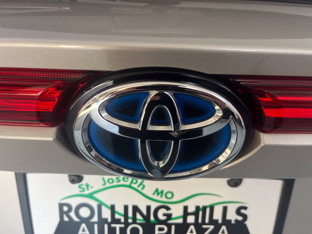 Used 2024 Toyota Venza LE AWD/4WD image 45