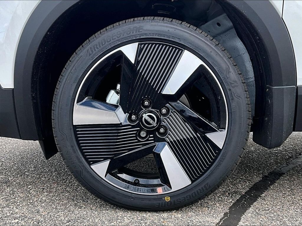 New 2026 Nissan Kicks SR w/ Cold Weather Package AWD/4WD image 8