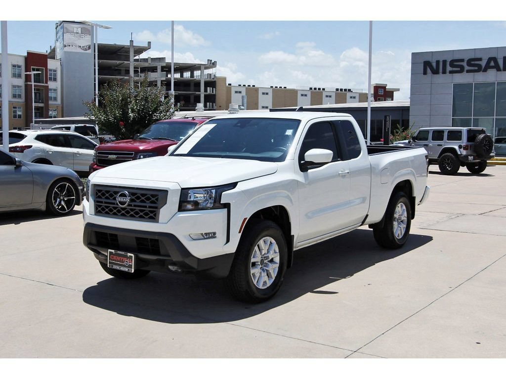Used 2024 Nissan Frontier SV w/ SV Convenience Package AWD/4WD image 2