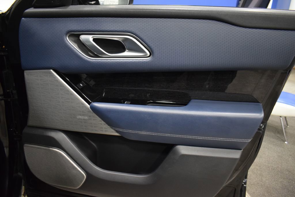 Used 2020 Land Rover Range Rover Velar R-Dynamic S image 18