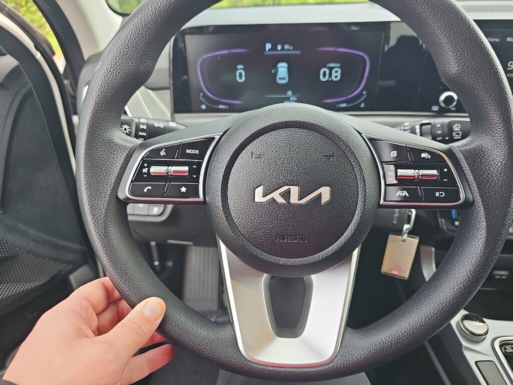 Used 2025 Kia Seltos LX AWD/4WD image 14