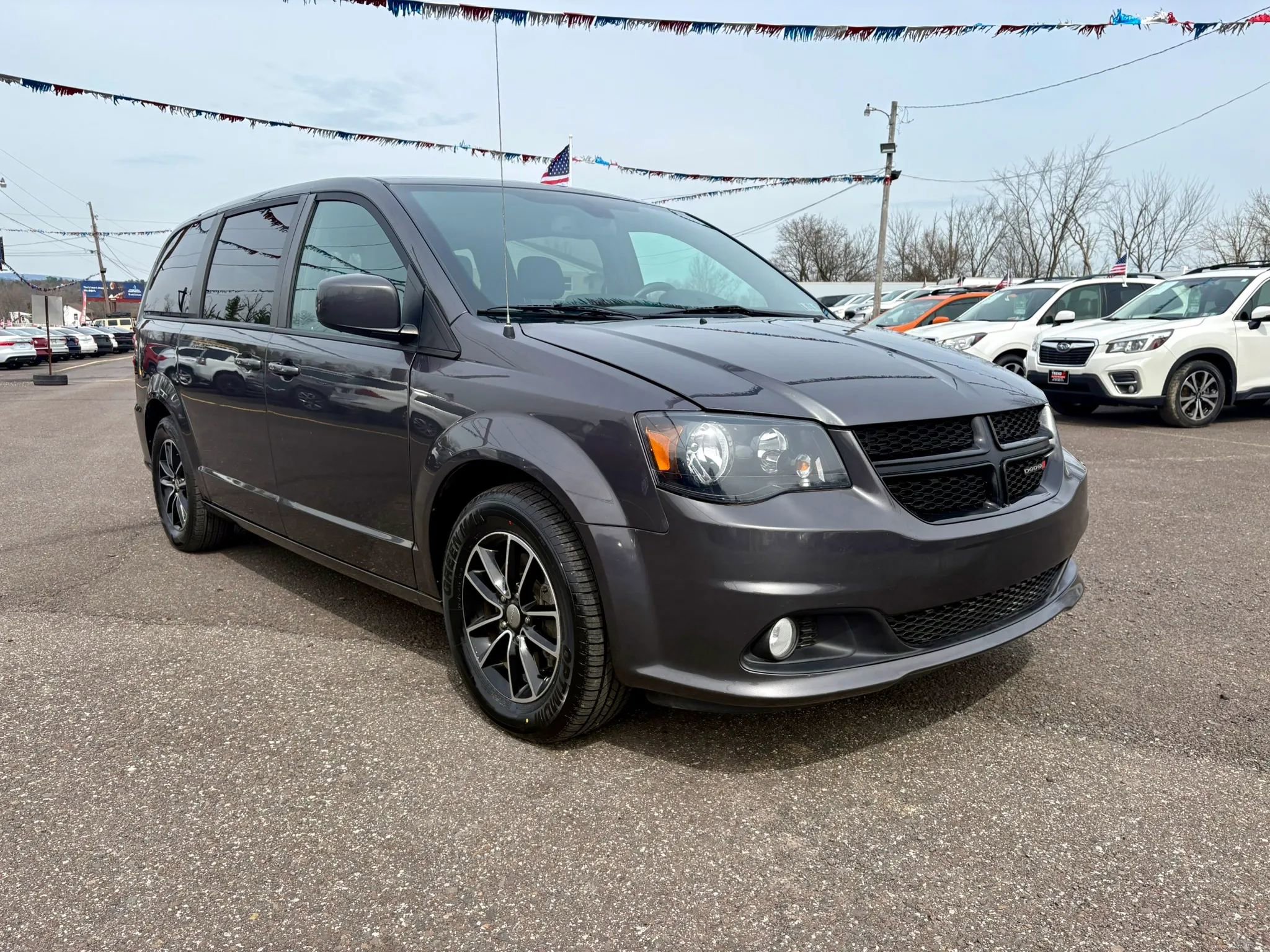 Used 2018 Dodge Grand Caravan SXT w/ Blacktop Package FWD image 7