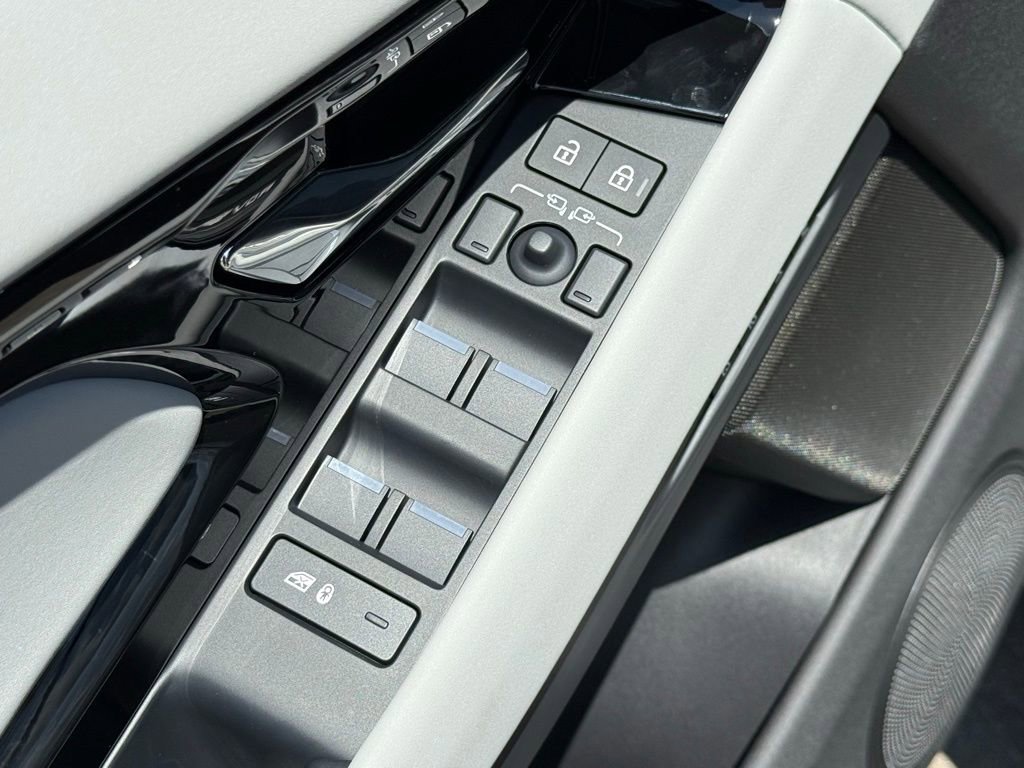 Certified 2026 Land Rover Range Rover Evoque Dynamic SE AWD/4WD image 14