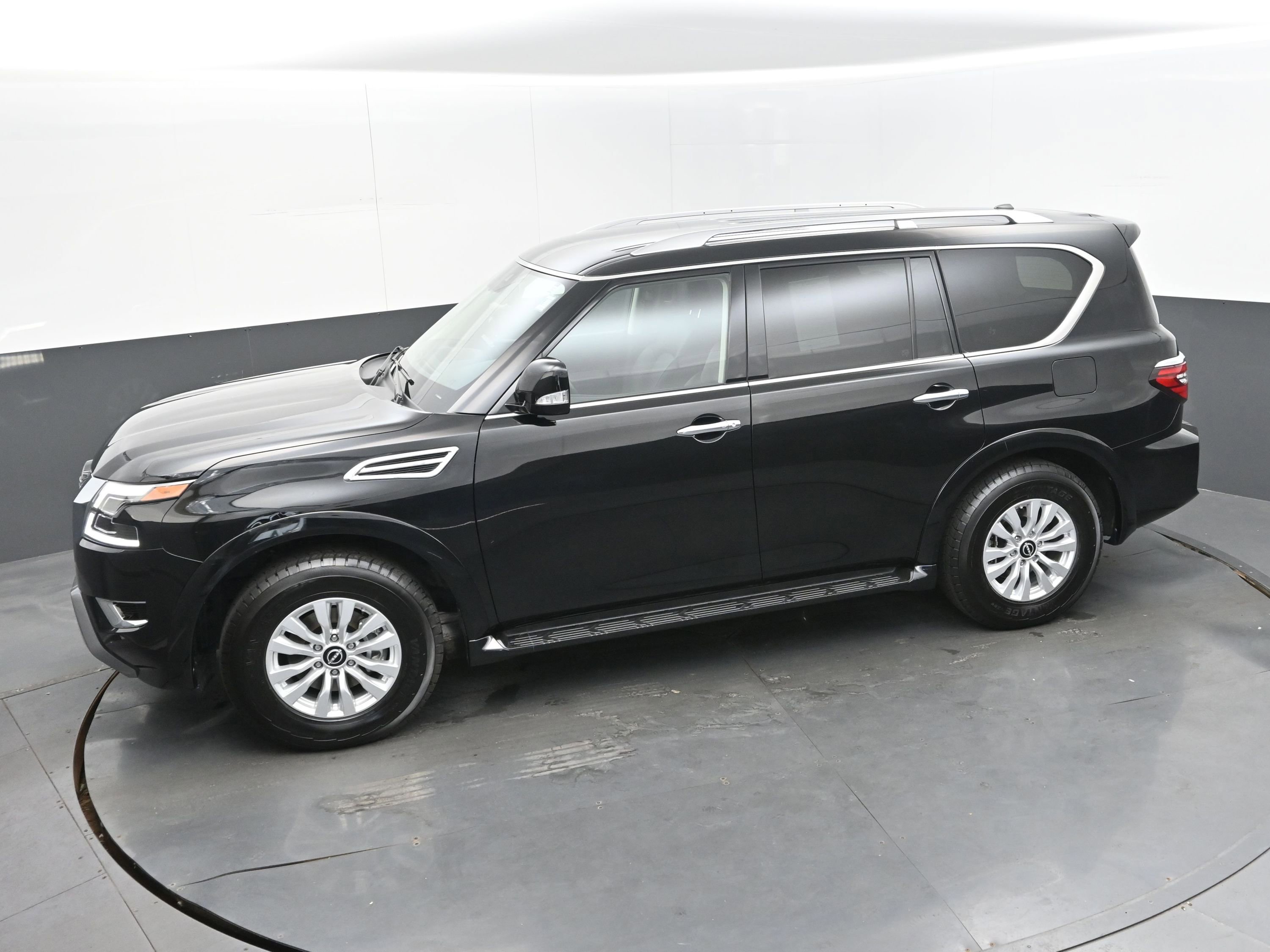 Used 2024 Nissan Armada SV image 32