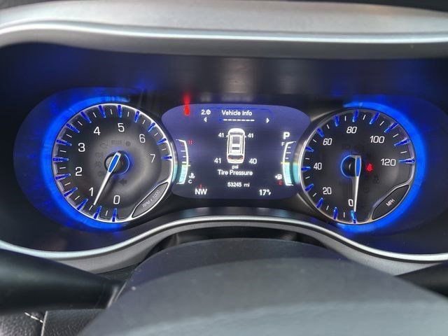 Used 2024 Chrysler Pacifica Touring image 15