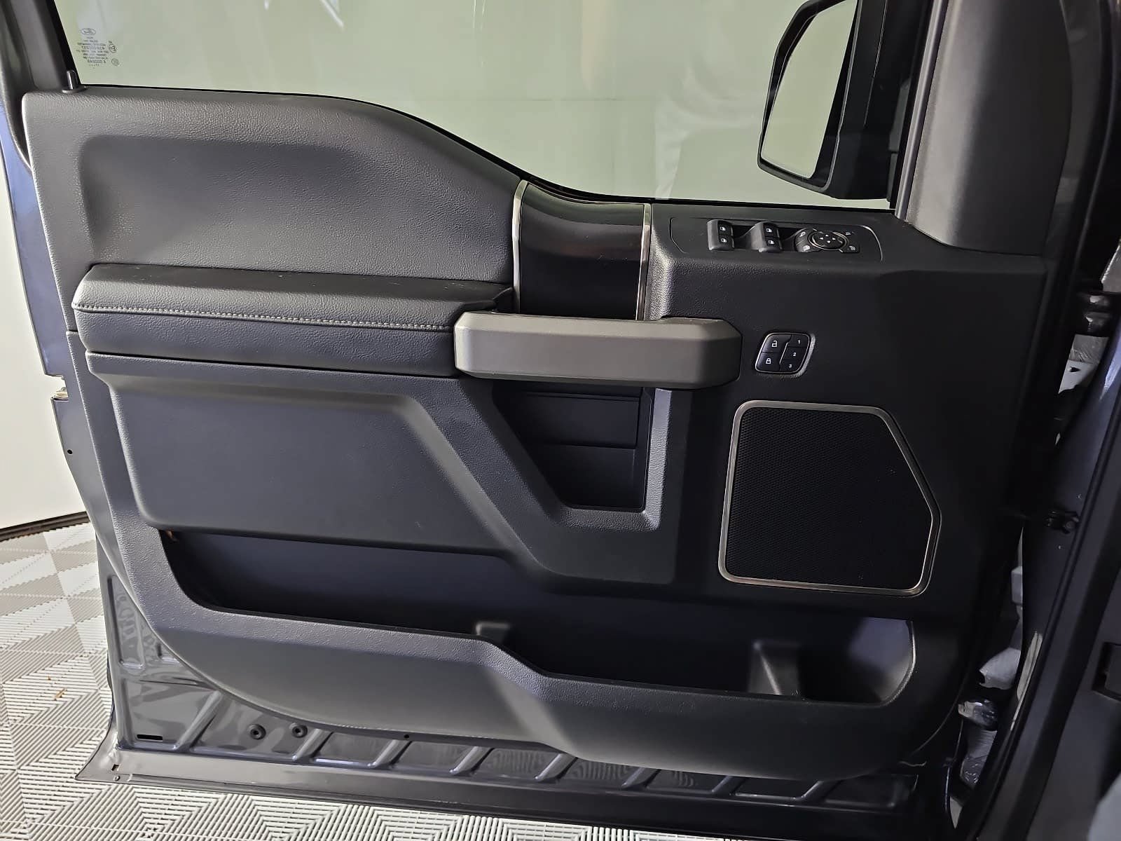Used 2018 Ford F150 Raptor w/ Equipment Group 802A Luxury AWD/4WD image 24