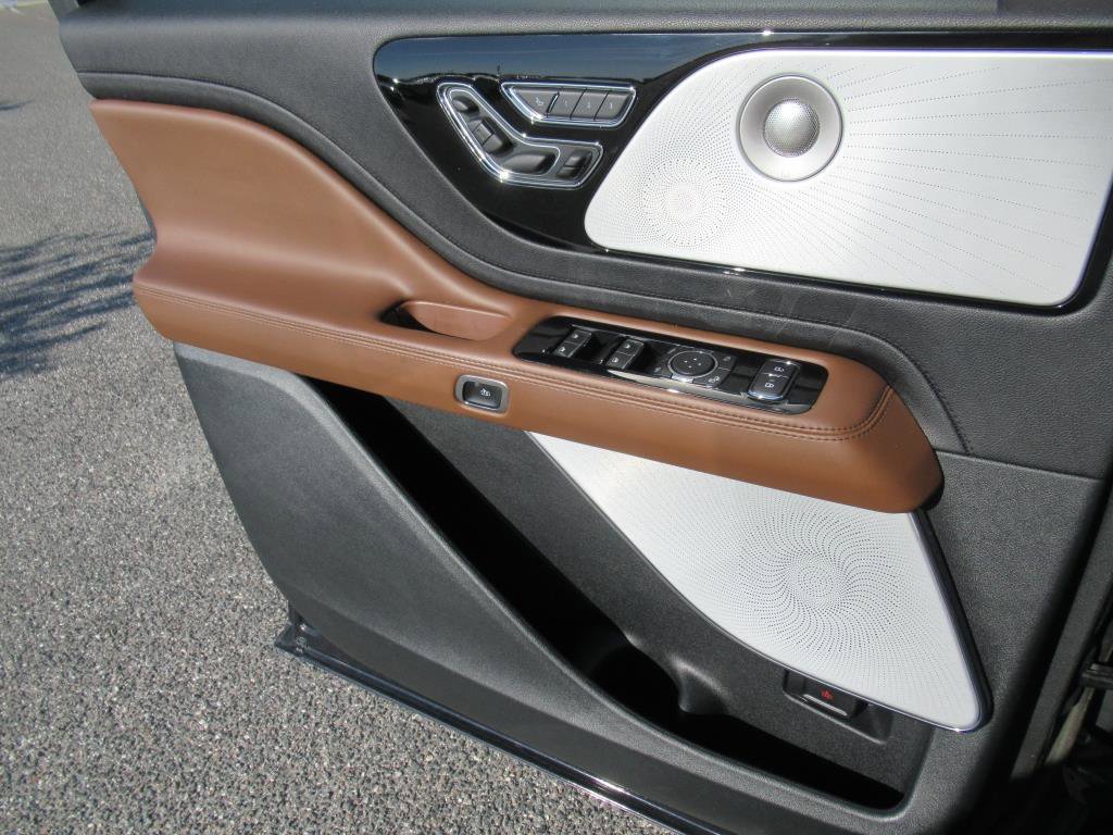 Used 2023 Lincoln Aviator Reserve w/ Equipment Group 201A AWD/4WD image 25