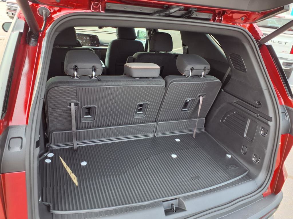New 2026 Chevrolet Traverse LT w/ LPO, Floor Liner Package image 23