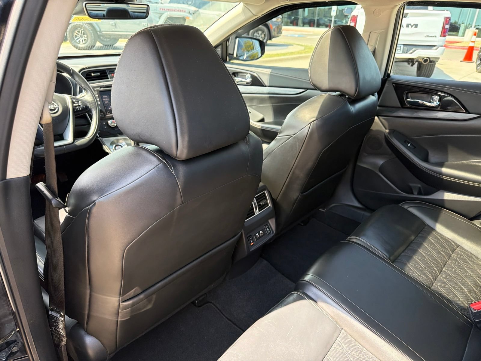 Used 2023 Nissan Maxima Platinum w/ Sport Mat Group FWD image 17