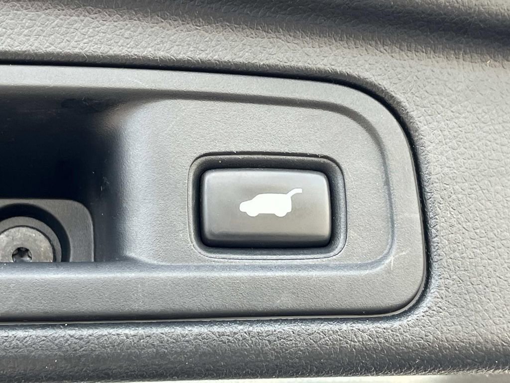 Used 2017 Honda Pilot Touring image 12