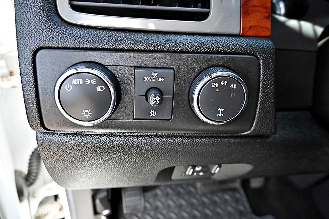 Used 2009 Chevrolet Silverado 2500 LTZ AWD/4WD image 24