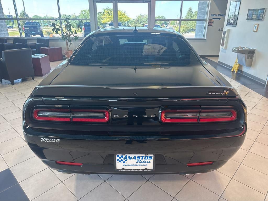 Used 2016 Dodge Challenger R/T Scat Pack w/ Leather Interior Group RWD image 12