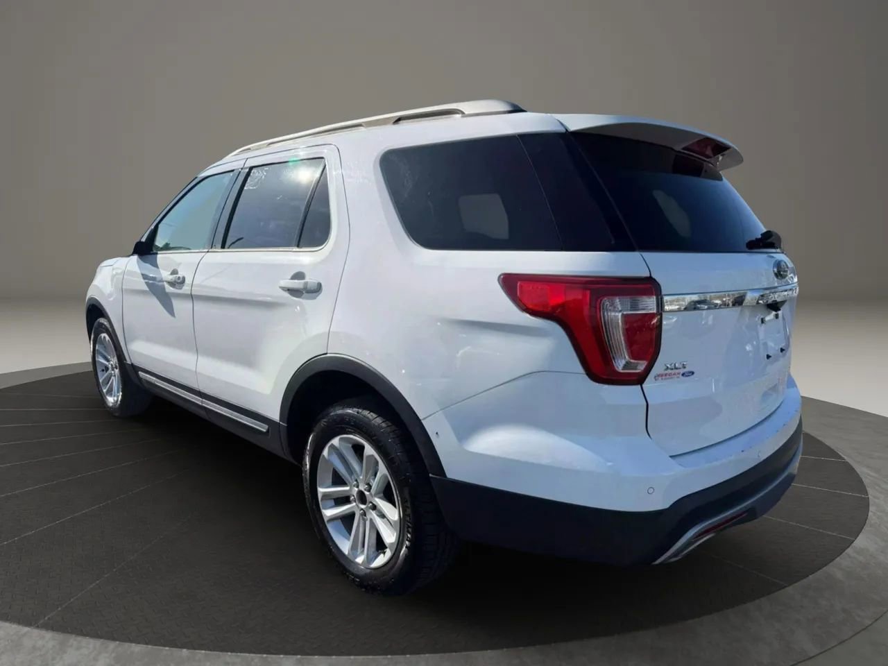 Used 2017 Ford Explorer XLT AWD/4WD image 7