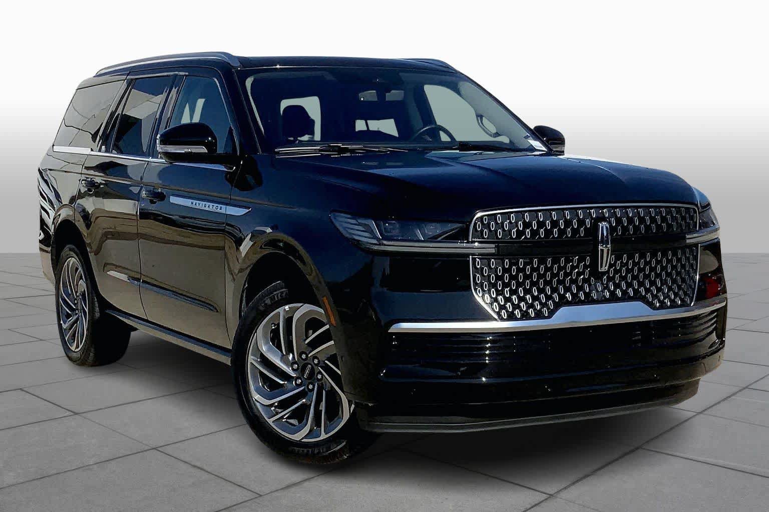 Used 2025 Lincoln Navigator Reserve AWD/4WD image 4