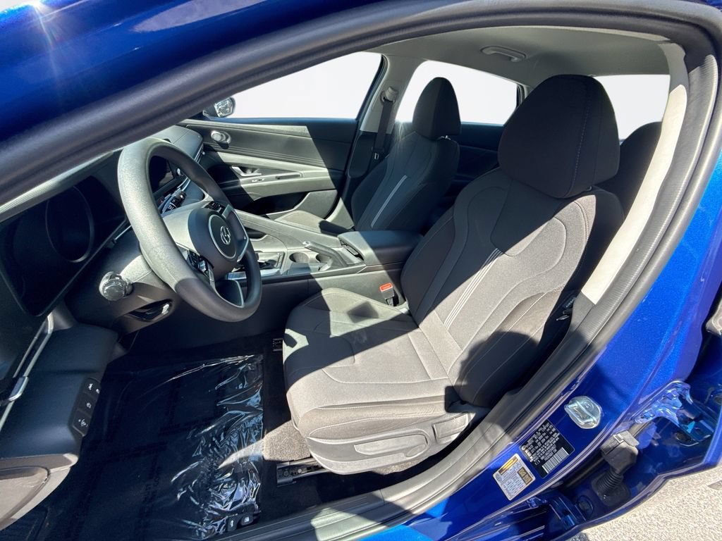 Used 2023 Hyundai Elantra SE w/ Cargo Package FWD image 13