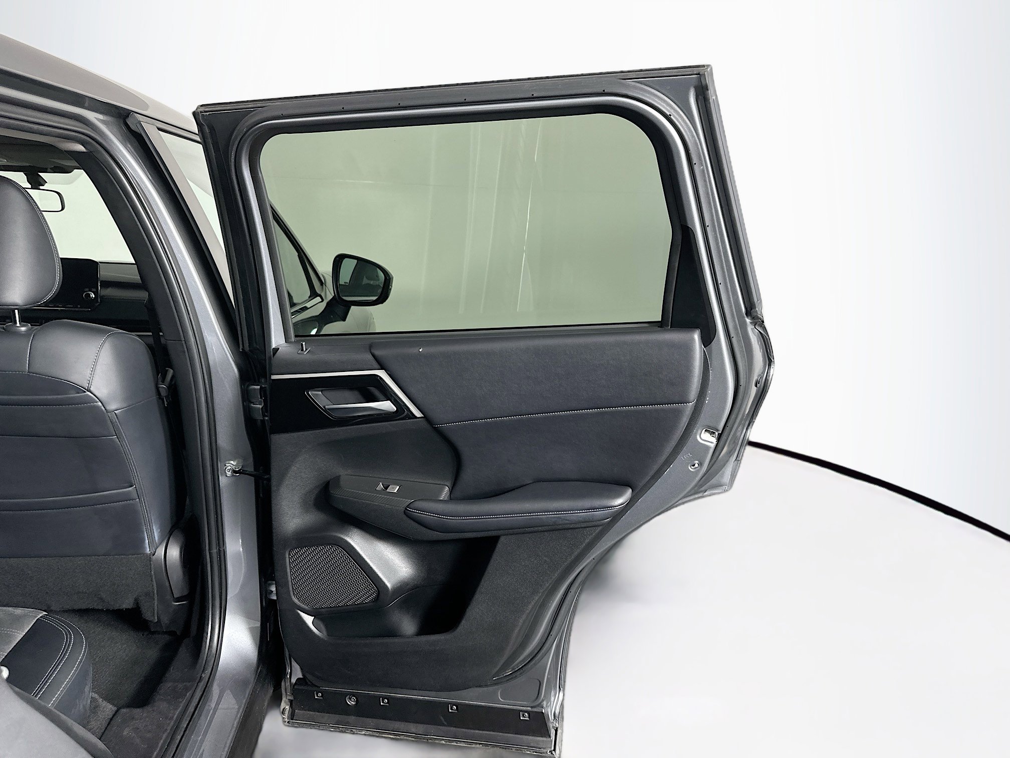 Used 2024 Mitsubishi Outlander SE image 32