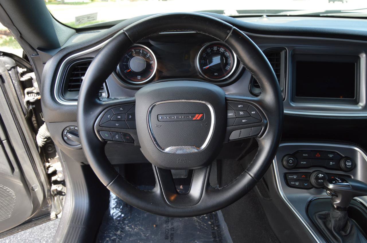 Used 2019 Dodge Challenger SXT RWD image 9