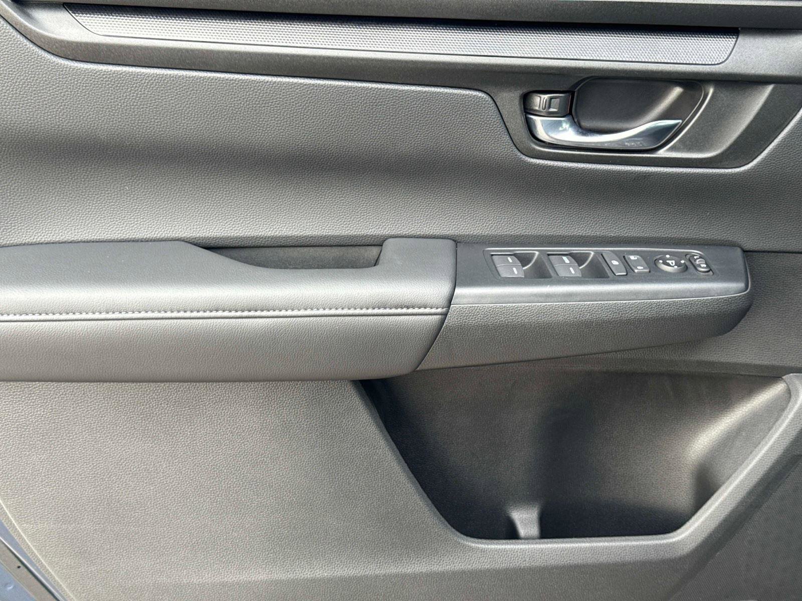 Used 2025 Honda CR-V LX image 15