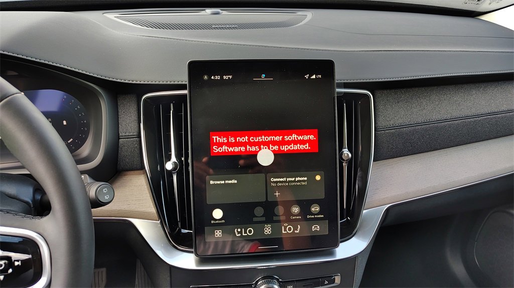 New 2026 Volvo XC90 B6 Plus w/ Protection Package Premier image 18