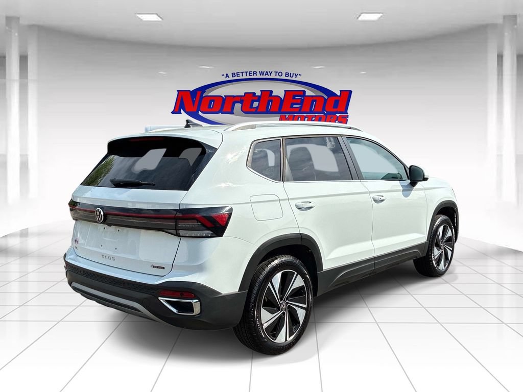 Used 2025 Volkswagen Taos SE AWD/4WD image 7