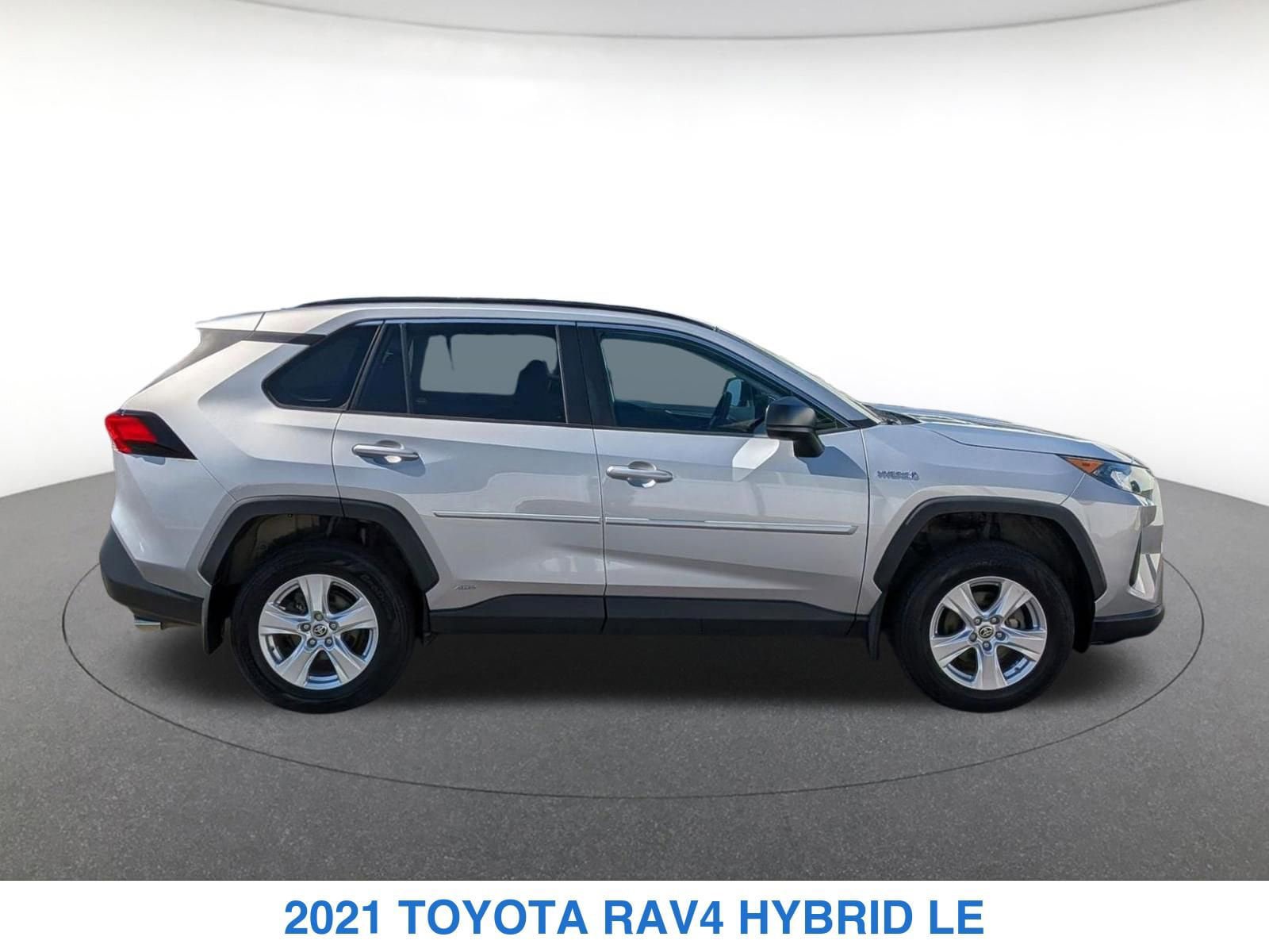 Used 2021 Toyota RAV4 LE AWD/4WD image 5
