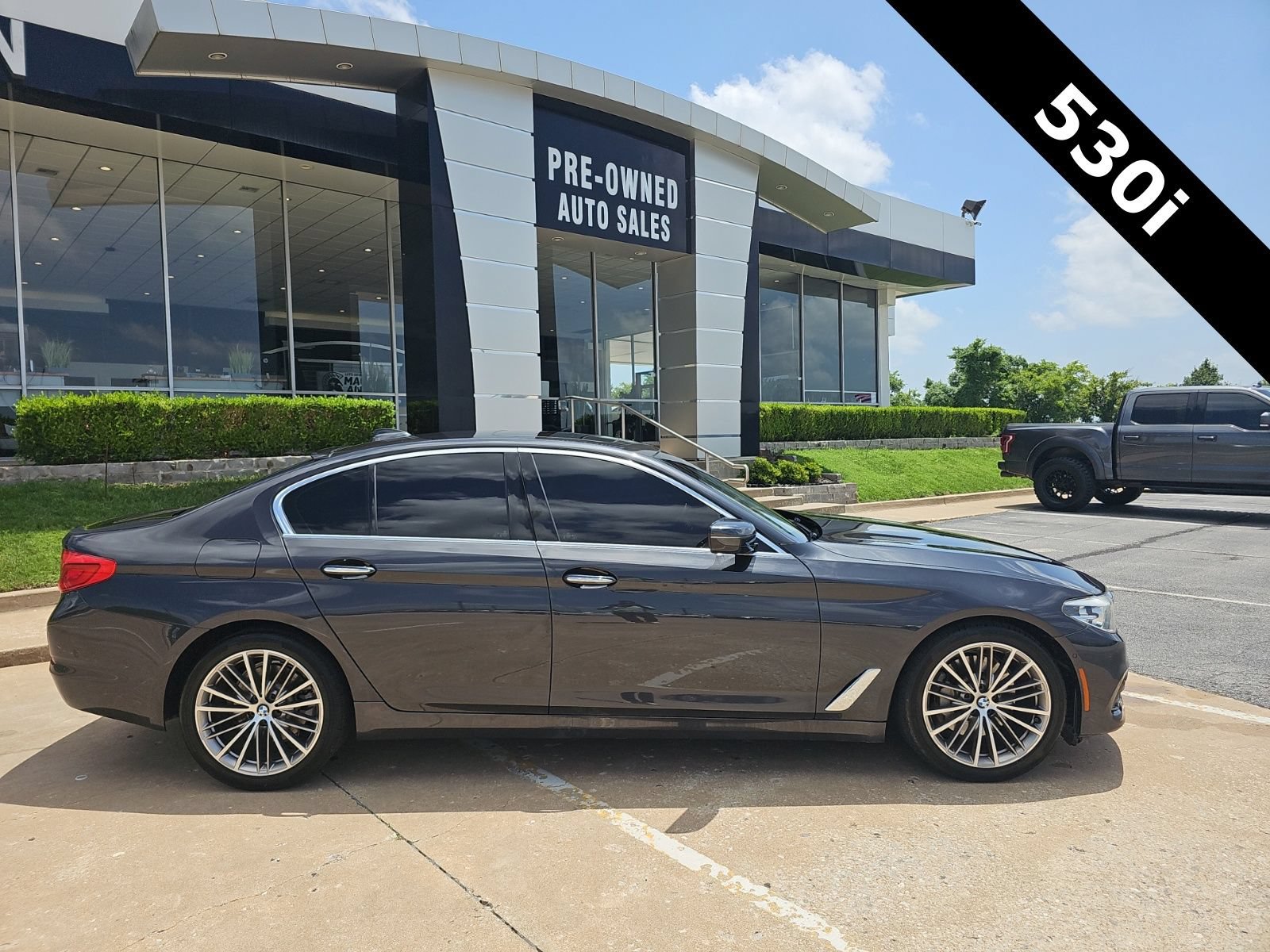 Used 2017 BMW 530i RWD image 2