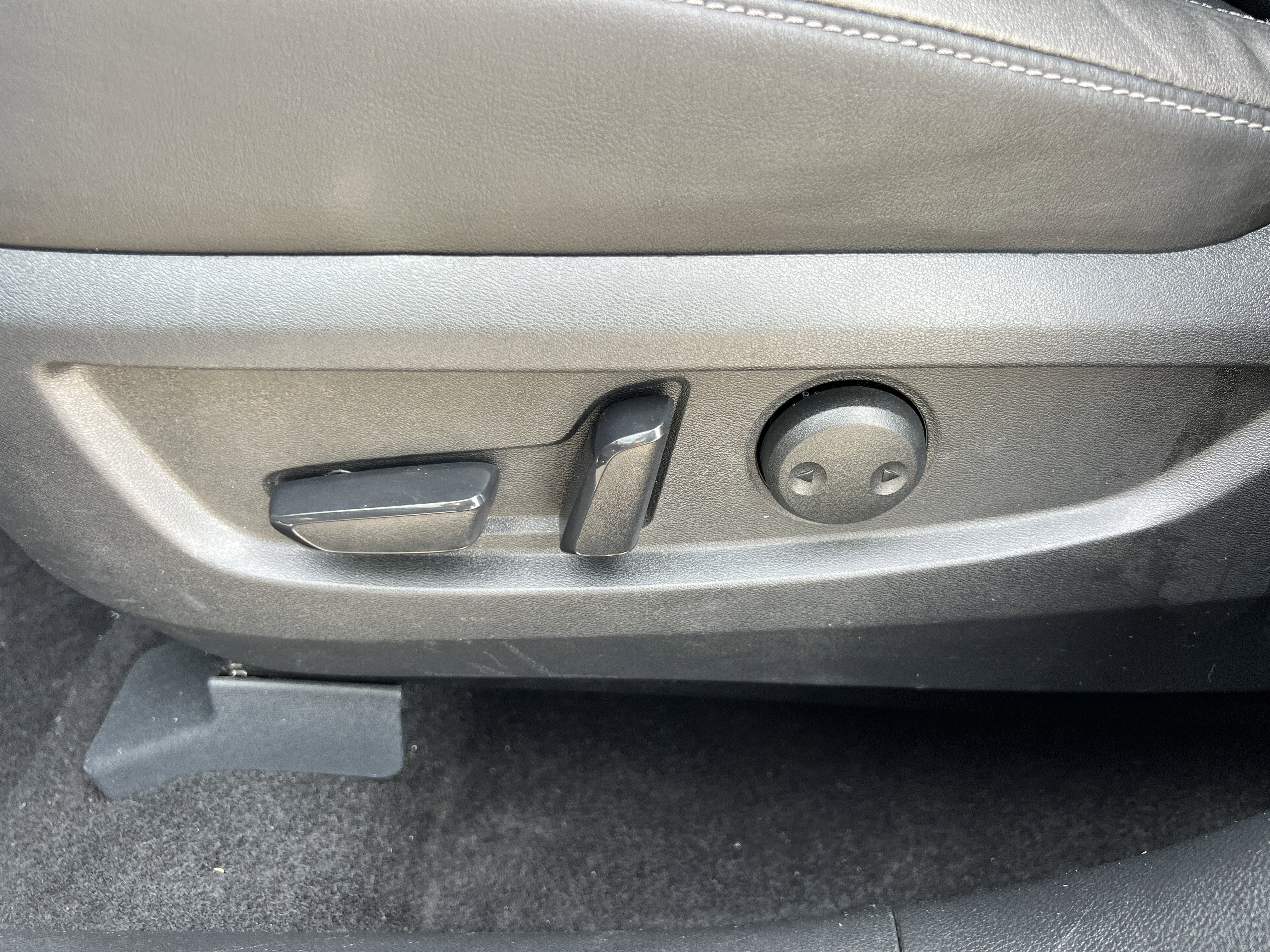 Used 2019 INFINITI QX50 Essential w/ Premium Heat Package image 28