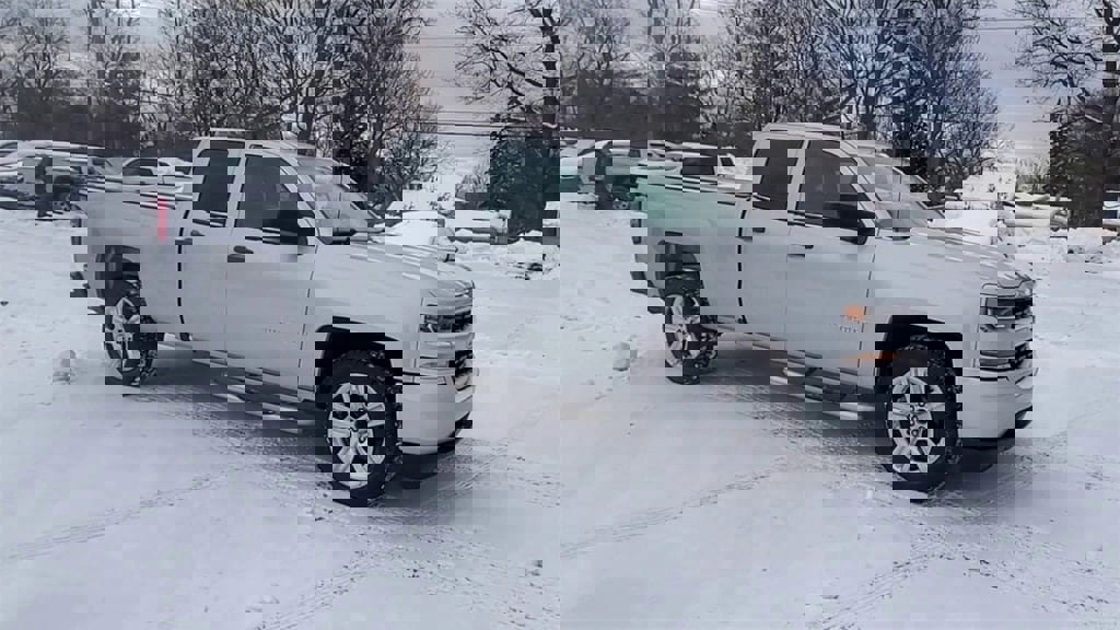 Used 2018 Chevrolet Silverado 1500 Custom w/ Custom Value Package image 2