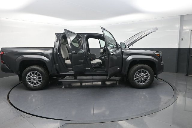 Used 2026 Toyota Tacoma Limited AWD/4WD image 46