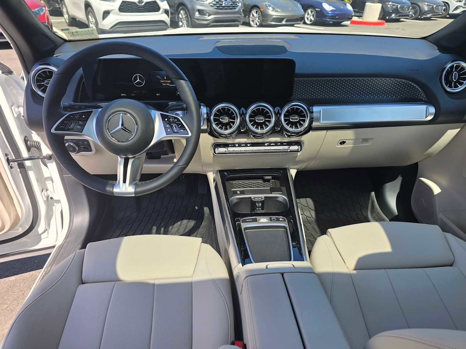 Used 2025 Mercedes-Benz GLB 250 4MATIC image 22
