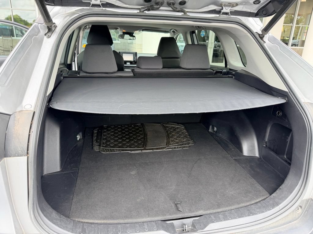 Used 2020 Toyota RAV4 XLE w/ Convenience Package FWD image 12