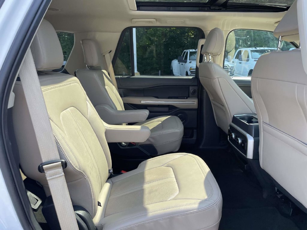 Used 2024 Ford Expedition Limited AWD/4WD image 18