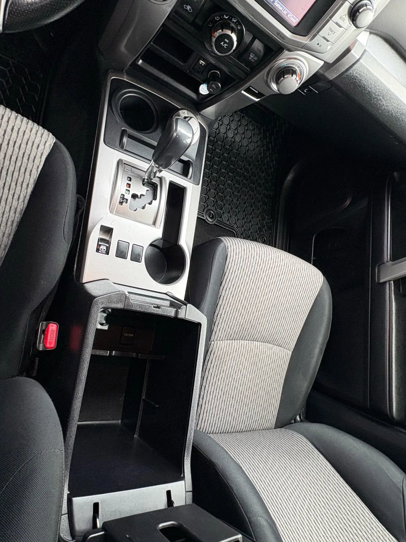 Used 2015 Toyota 4Runner SR5 image 17