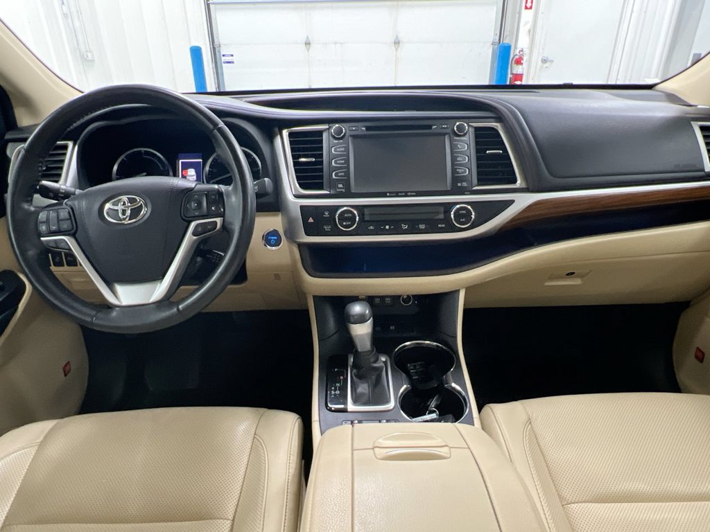 Used 2019 Toyota Highlander Limited Platinum AWD/4WD image 10