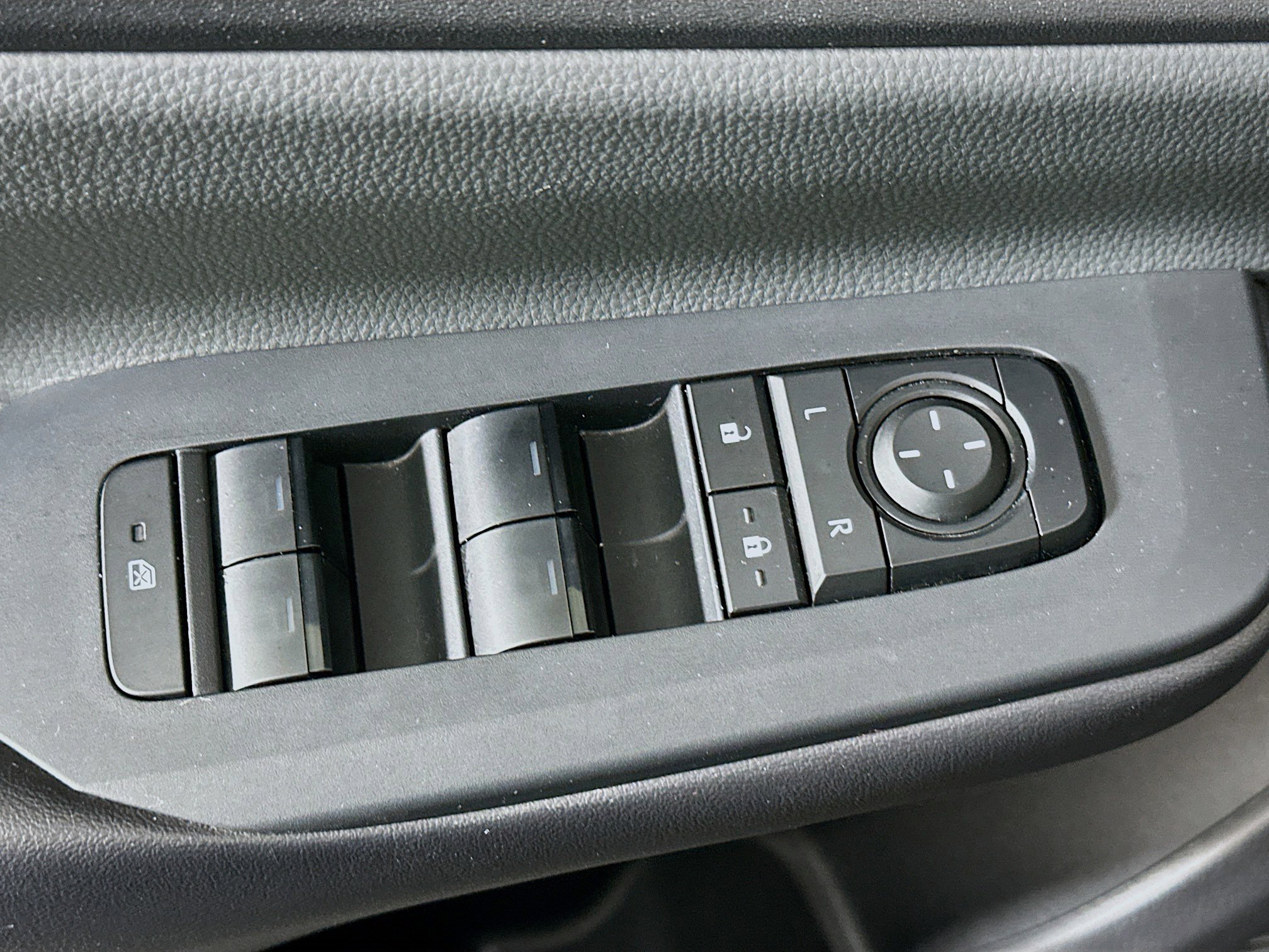 Used 2024 Toyota Prius LE image 15