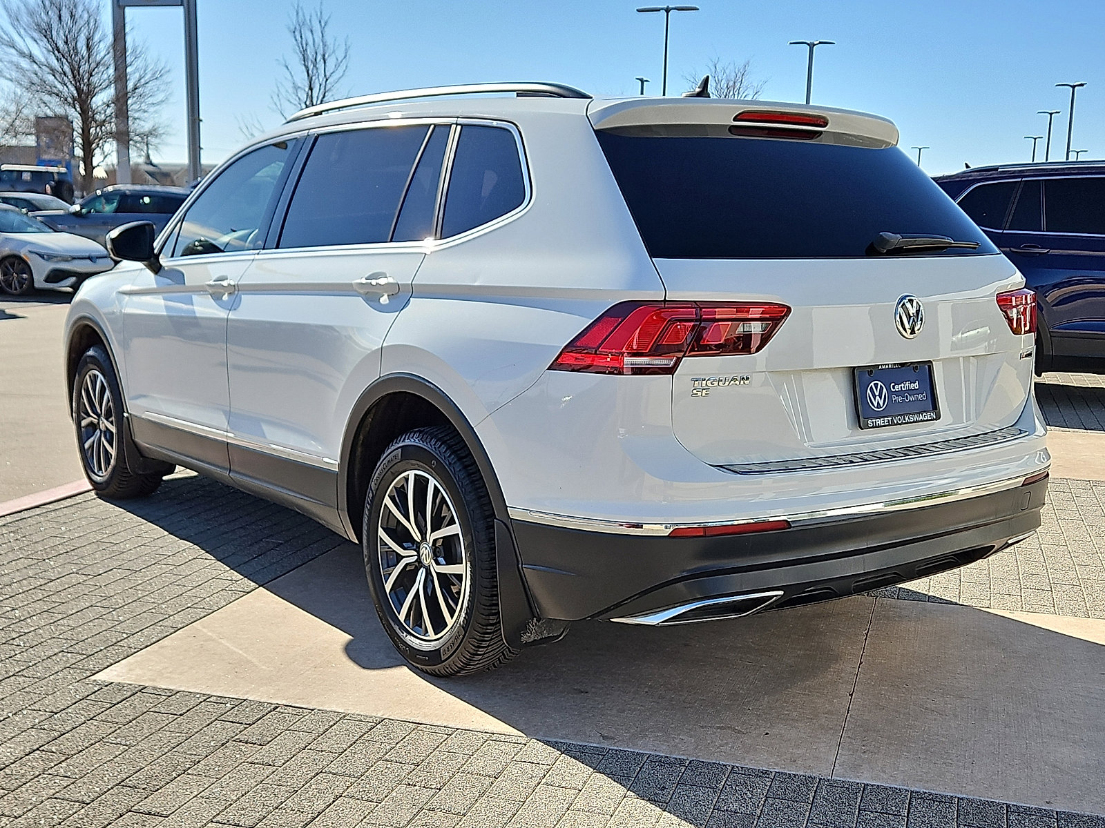 Used 2020 Volkswagen Tiguan SE w/ Panoramic Sunroof Package image 2